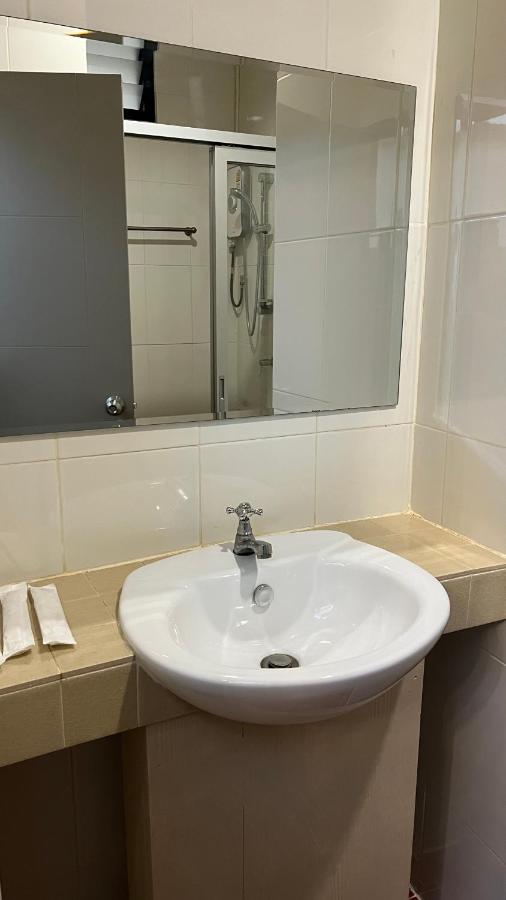 Hotel Iya Pathum Thani Εξωτερικό φωτογραφία